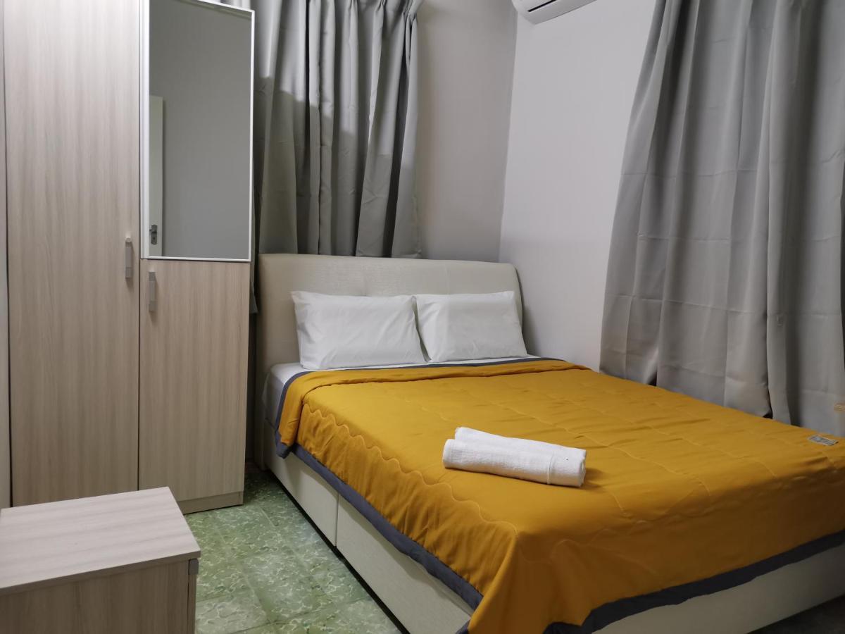 G Fortune Guest House Victoria Green George Town Exterior foto