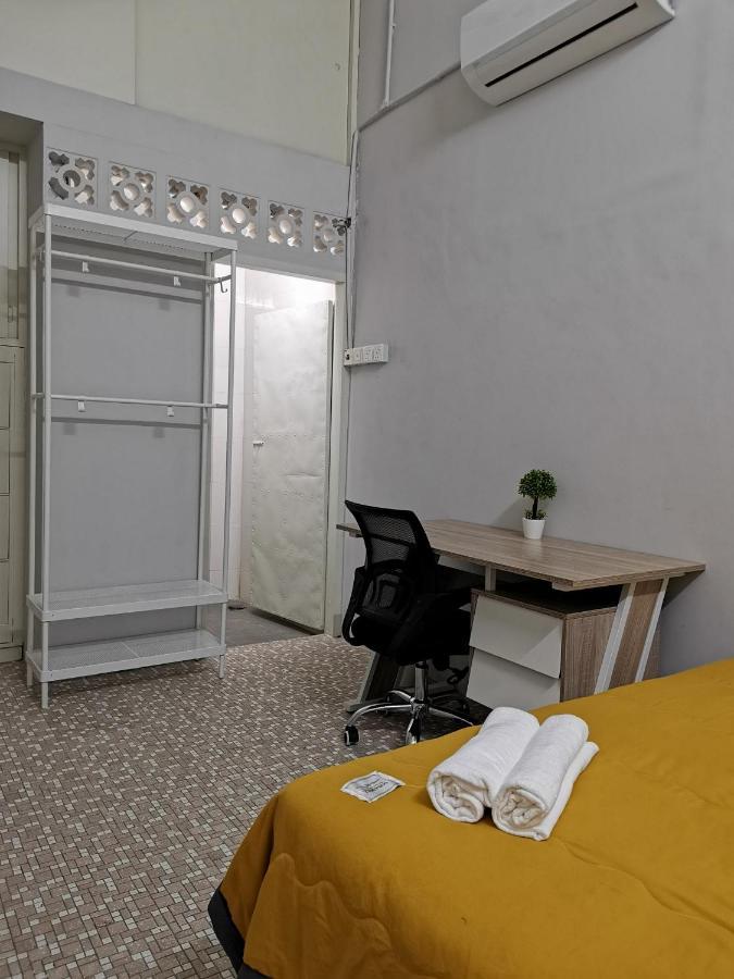 G Fortune Guest House Victoria Green George Town Exterior foto