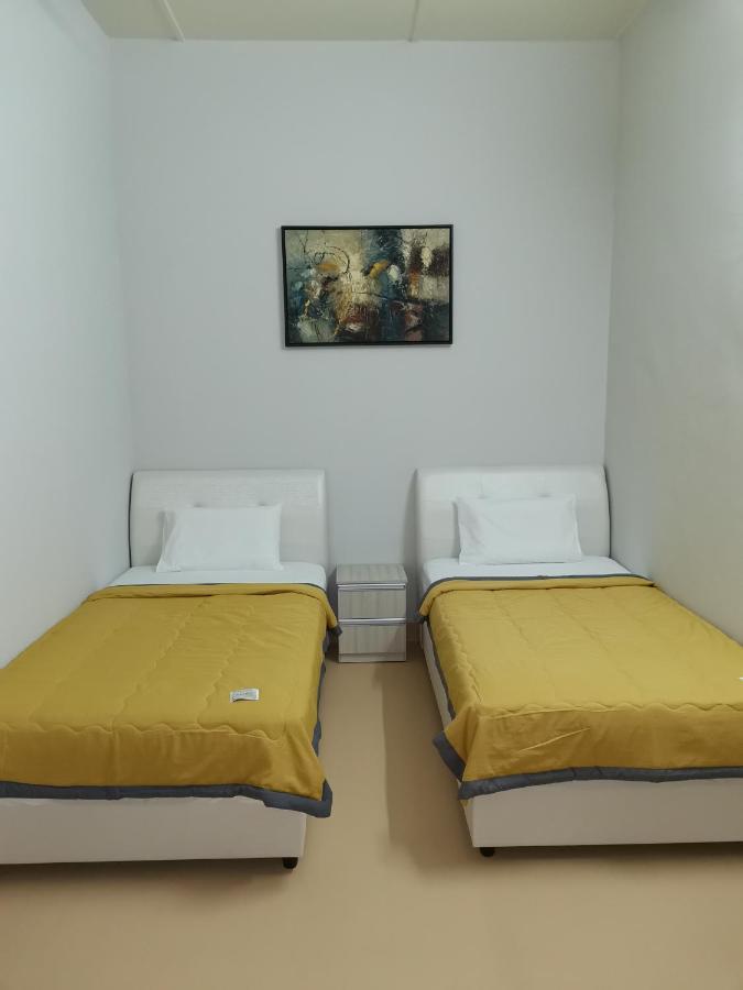 G Fortune Guest House Victoria Green George Town Exterior foto