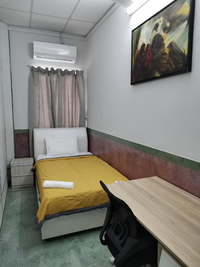 G Fortune Guest House Victoria Green George Town Exterior foto