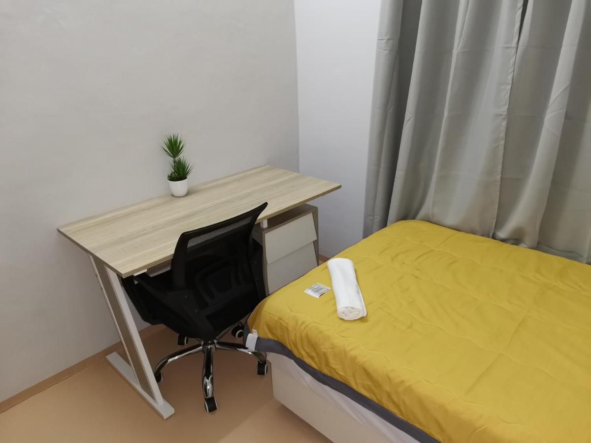 G Fortune Guest House Victoria Green George Town Exterior foto