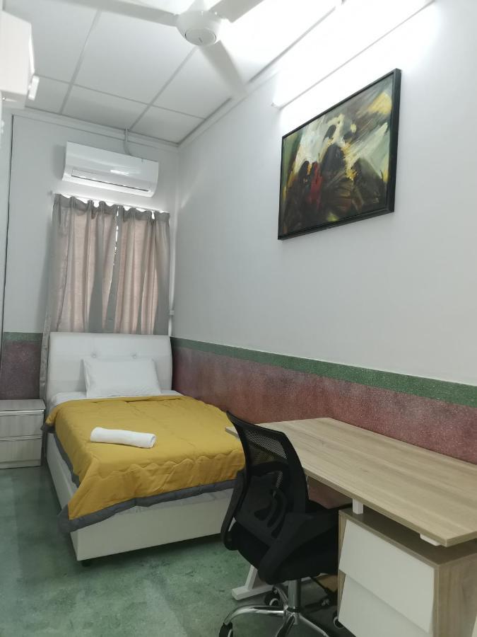 G Fortune Guest House Victoria Green George Town Exterior foto